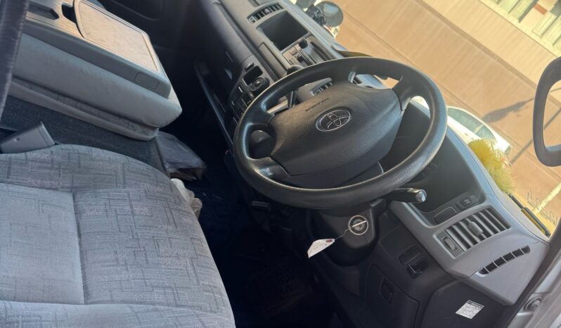 
								Toyota Quantum High Roof full									