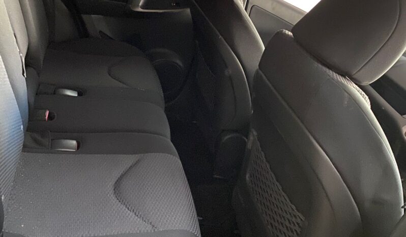 
								Toyota RAV4 full									