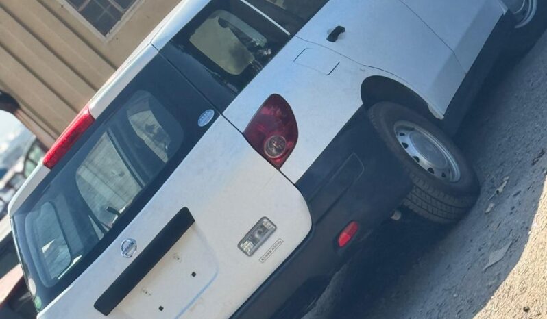 
								Nissan AD Van full									