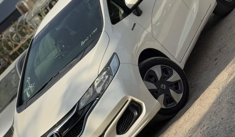 
								Honda Fit Hybrid full									