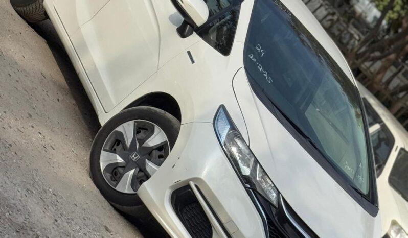 
								Honda Fit Hybrid full									