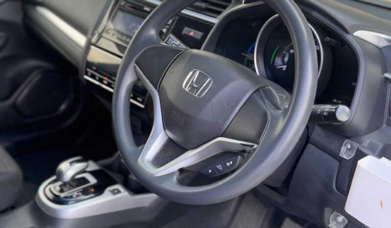 
								Honda Fit Hybrid full									