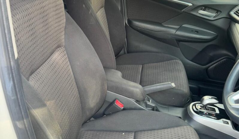 
								Honda Fit Hybrid full									
