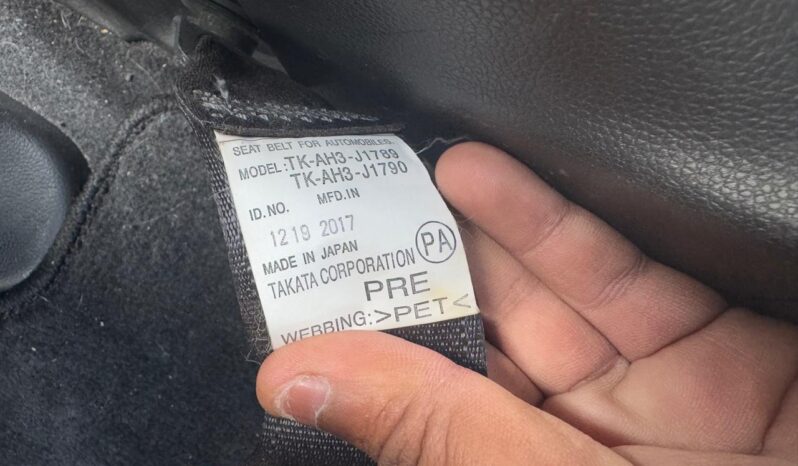 
								Honda Fit Hybrid full									