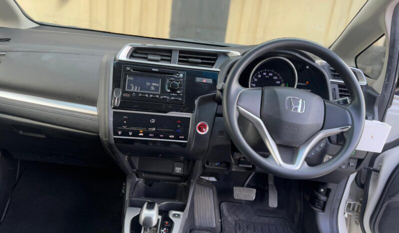 
								Honda Fit Hybrid full									