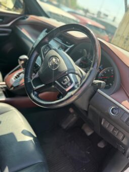 
										Toyota Harrier full									