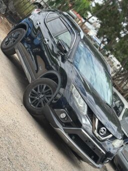 
										Nissan X-Trail Hybrid full									