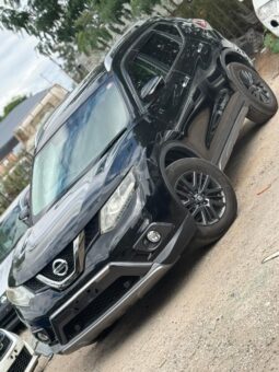 
										Nissan X-Trail Hybrid full									