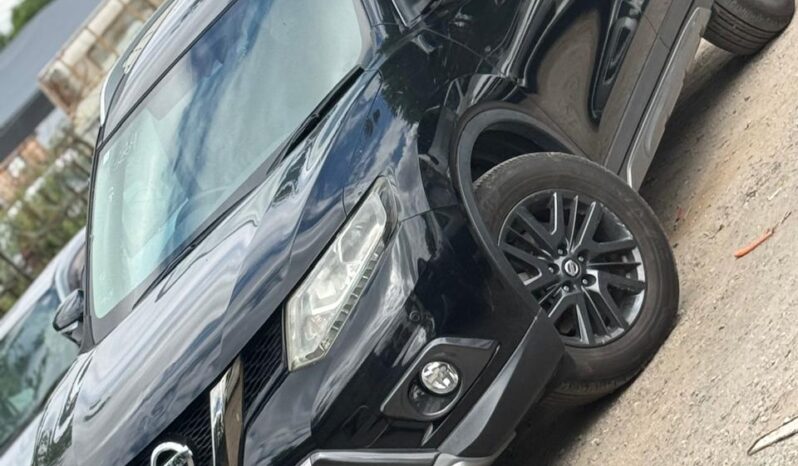 
								Nissan X-Trail Hybrid full									