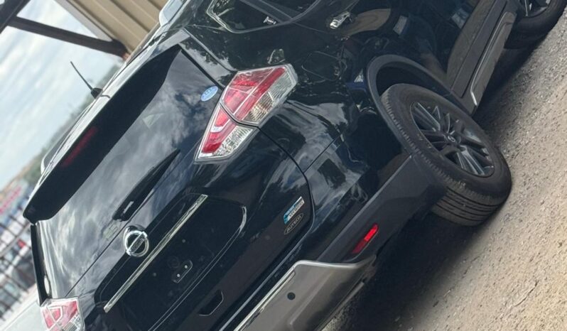 
								Nissan X-Trail Hybrid full									