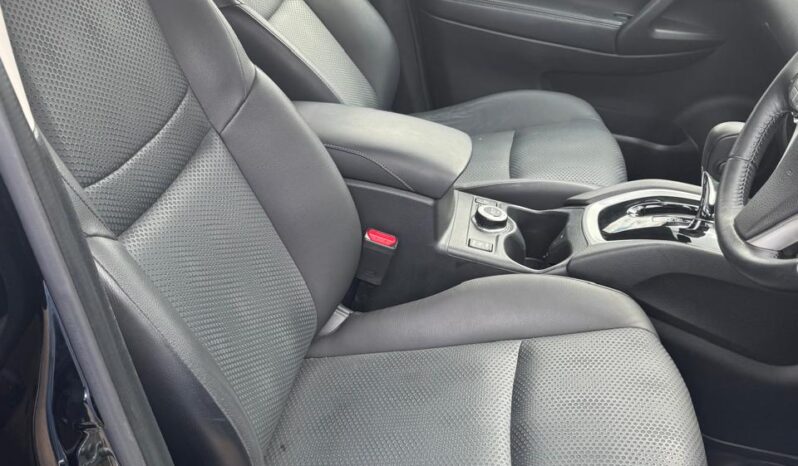 
								Nissan X-Trail Hybrid full									