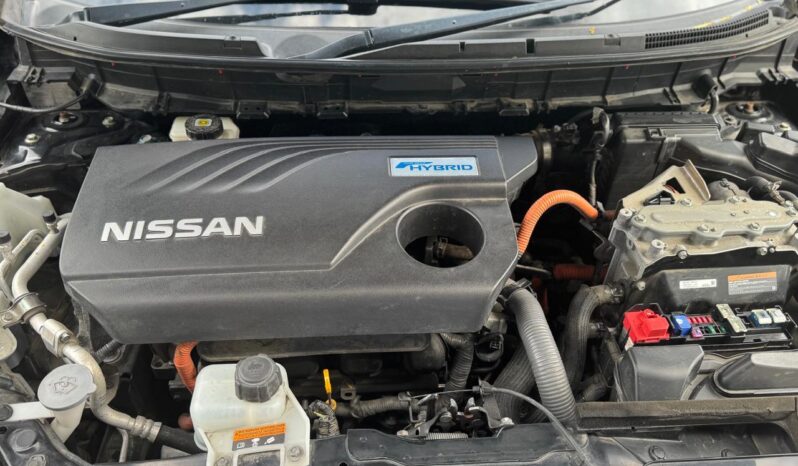 
								Nissan X-Trail Hybrid full									