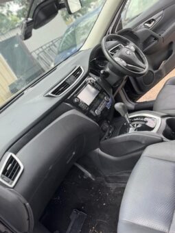 
										Nissan X-Trail Hybrid full									
