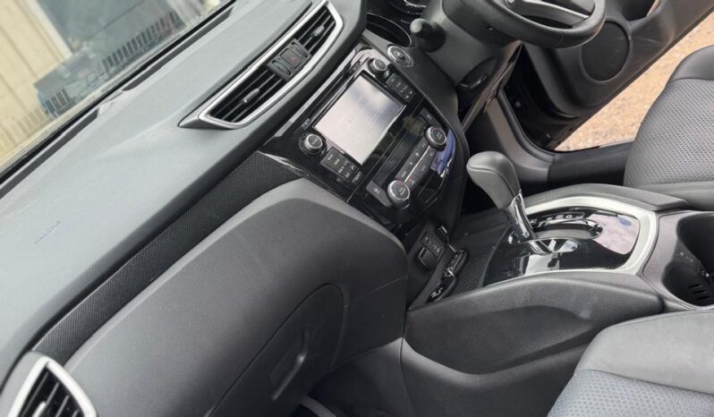 
								Nissan X-Trail Hybrid full									