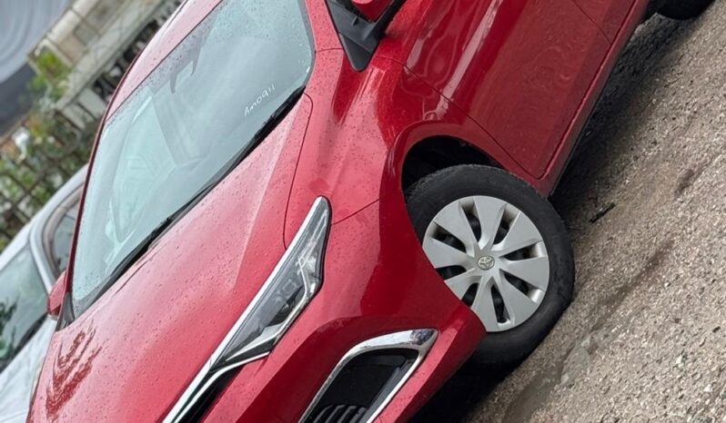 
								Toyota Auris full									