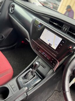
										Toyota Auris full									