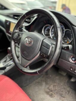 
										Toyota Auris full									