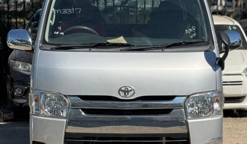 
								Toyota Hiace Super GL full									