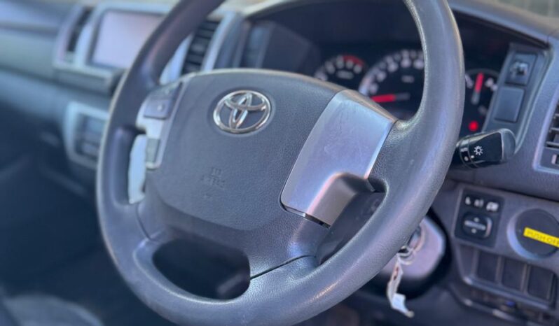 
								Toyota Hiace Super GL full									