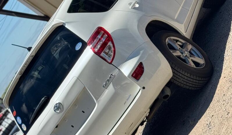 
								Toyota RAV4 full									