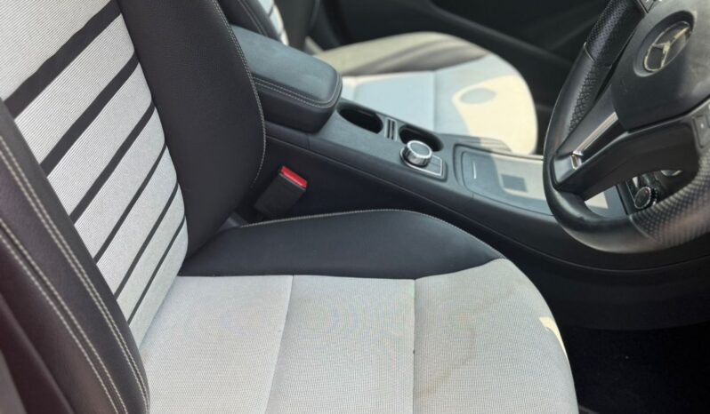 
								Mercedes-Benz A-Class A180 full									