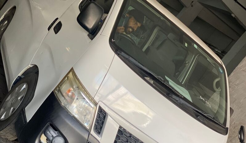 
								Nissan Caravan full									