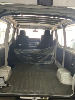 
										Nissan Caravan full									