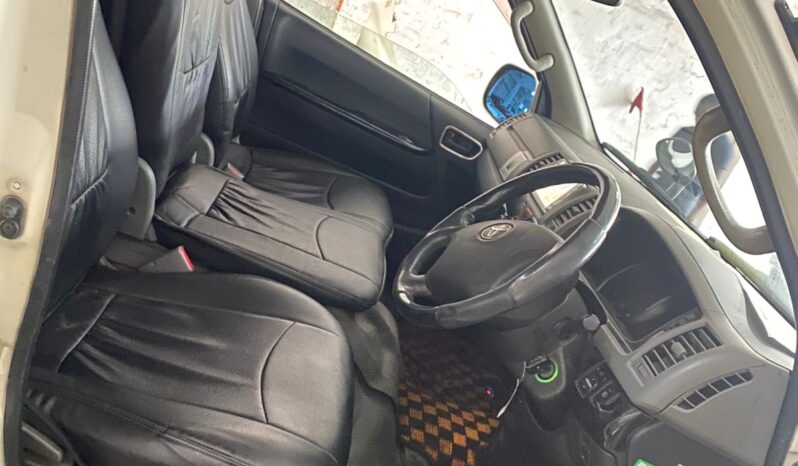 
								Toyota Quantum GL full									