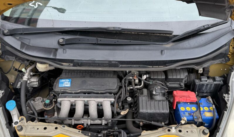 
								Honda Fit full									